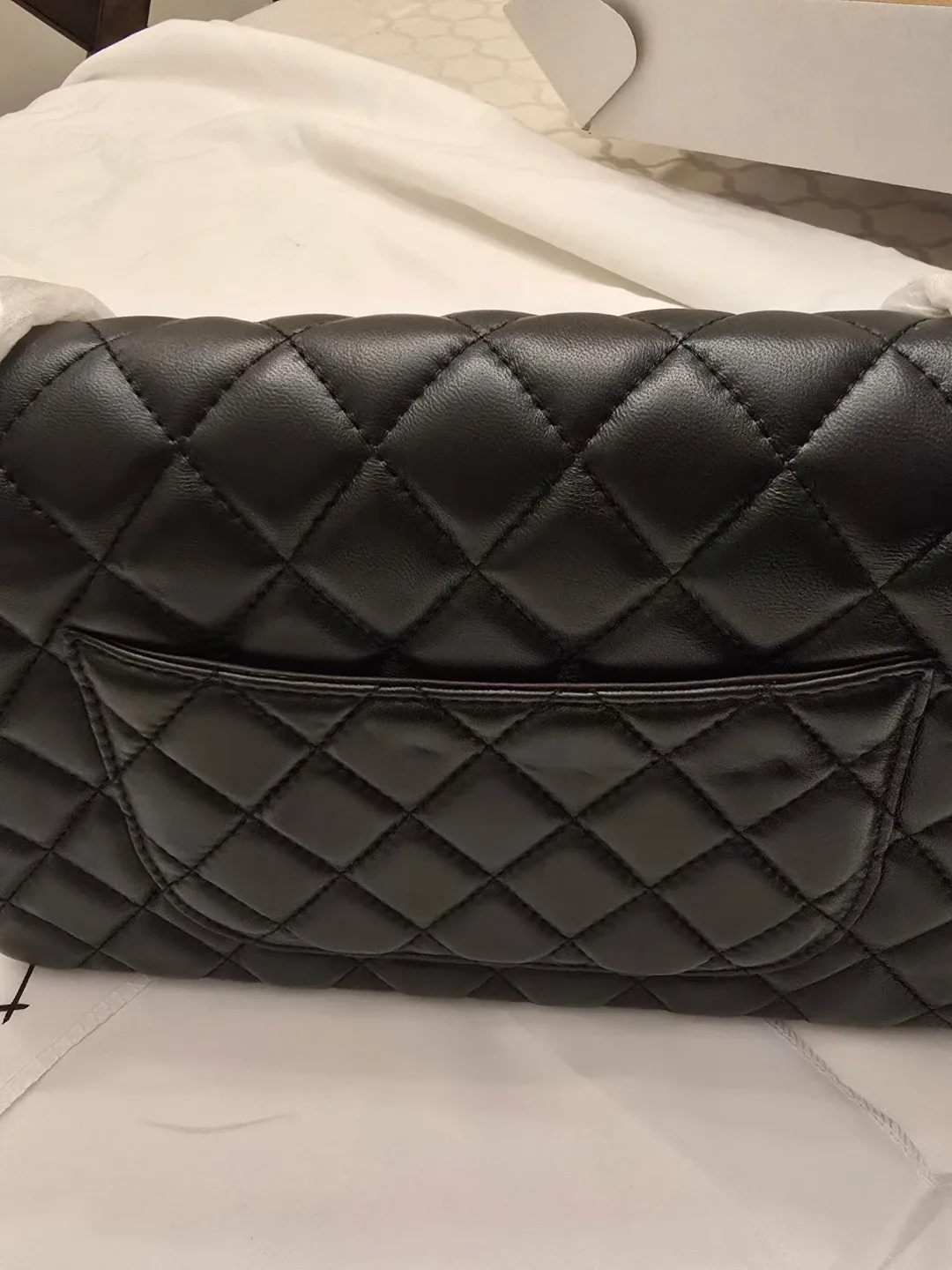 Chanel Black Quilted Leather Handbag image indicator(4)