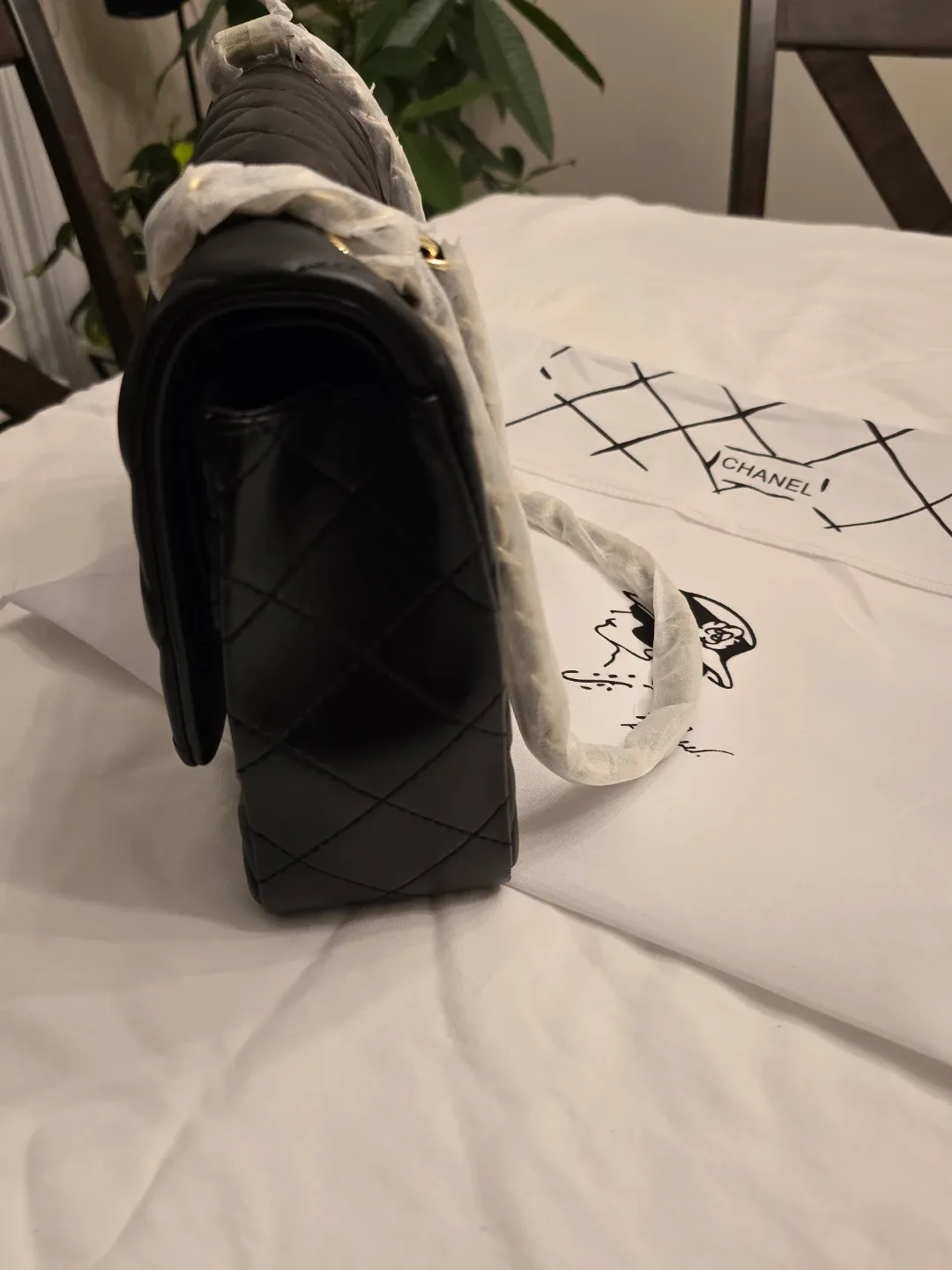 Chanel Black Quilted Leather Handbag image indicator(6)