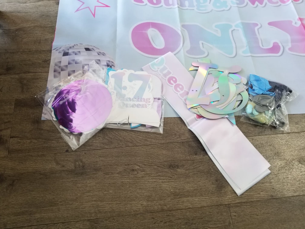 Dancing Queen 17th Birthday Party Decorations - photo 2