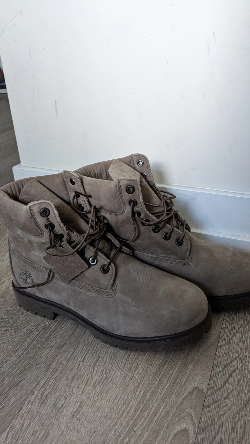 Brand New Timberland Heritage 6" Boots, Size 9.5