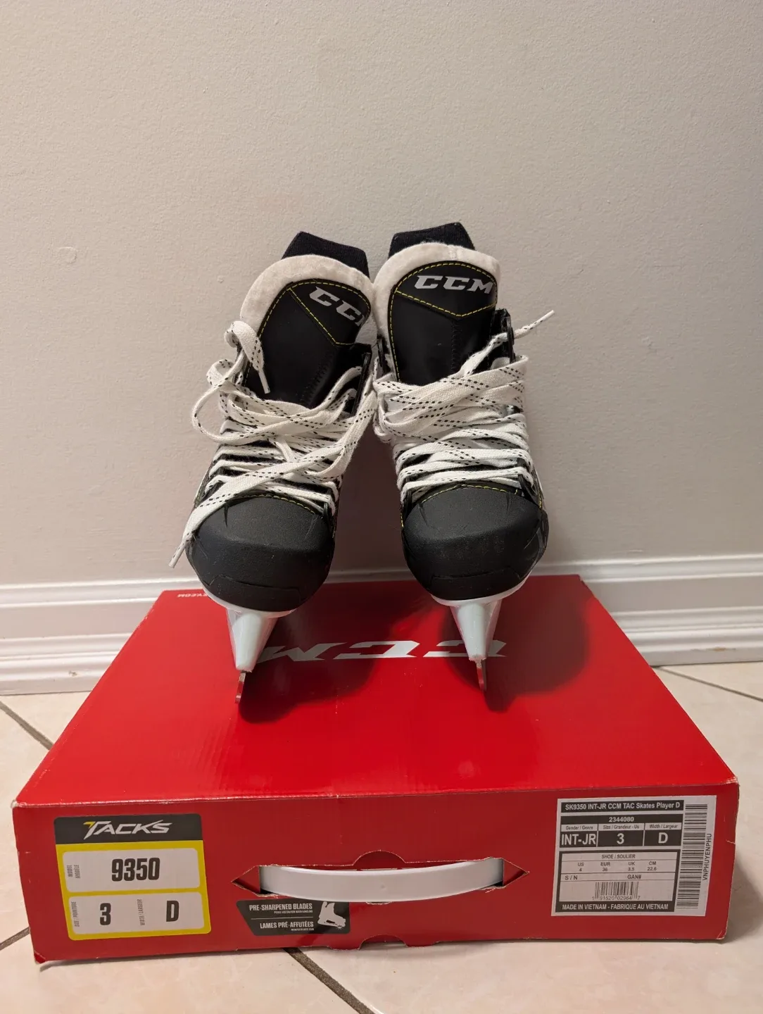 CCM Tacks 9350 Junior Ice Skates - Size 3D