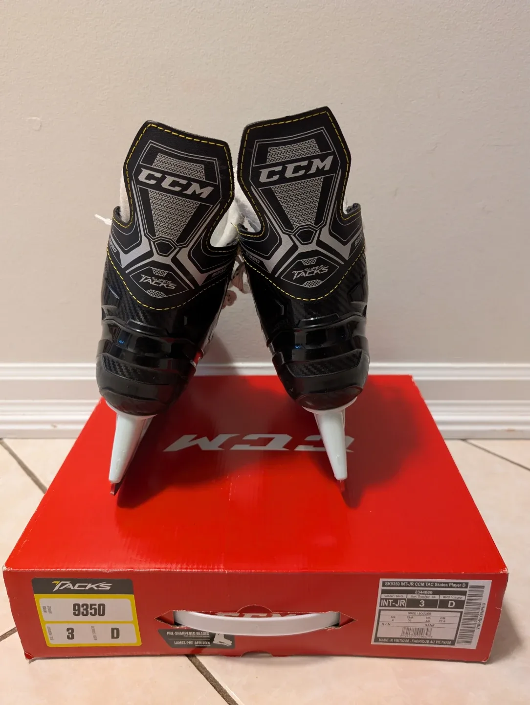 CCM Tacks 9350 Junior Ice Skates - Size 3D image indicator(2)