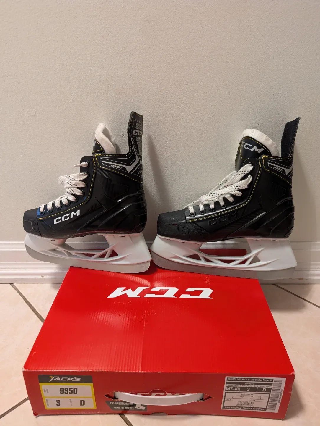 CCM Tacks 9350 Junior Ice Skates - Size 3D image indicator(3)