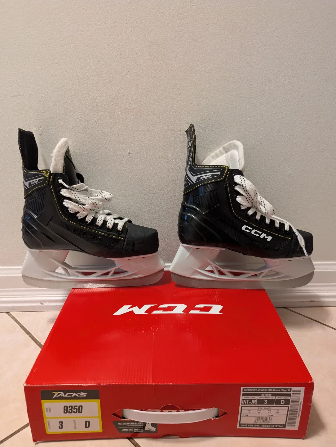 CCM Tacks 9350 Junior Ice Skates - Size 3D image indicator(4)