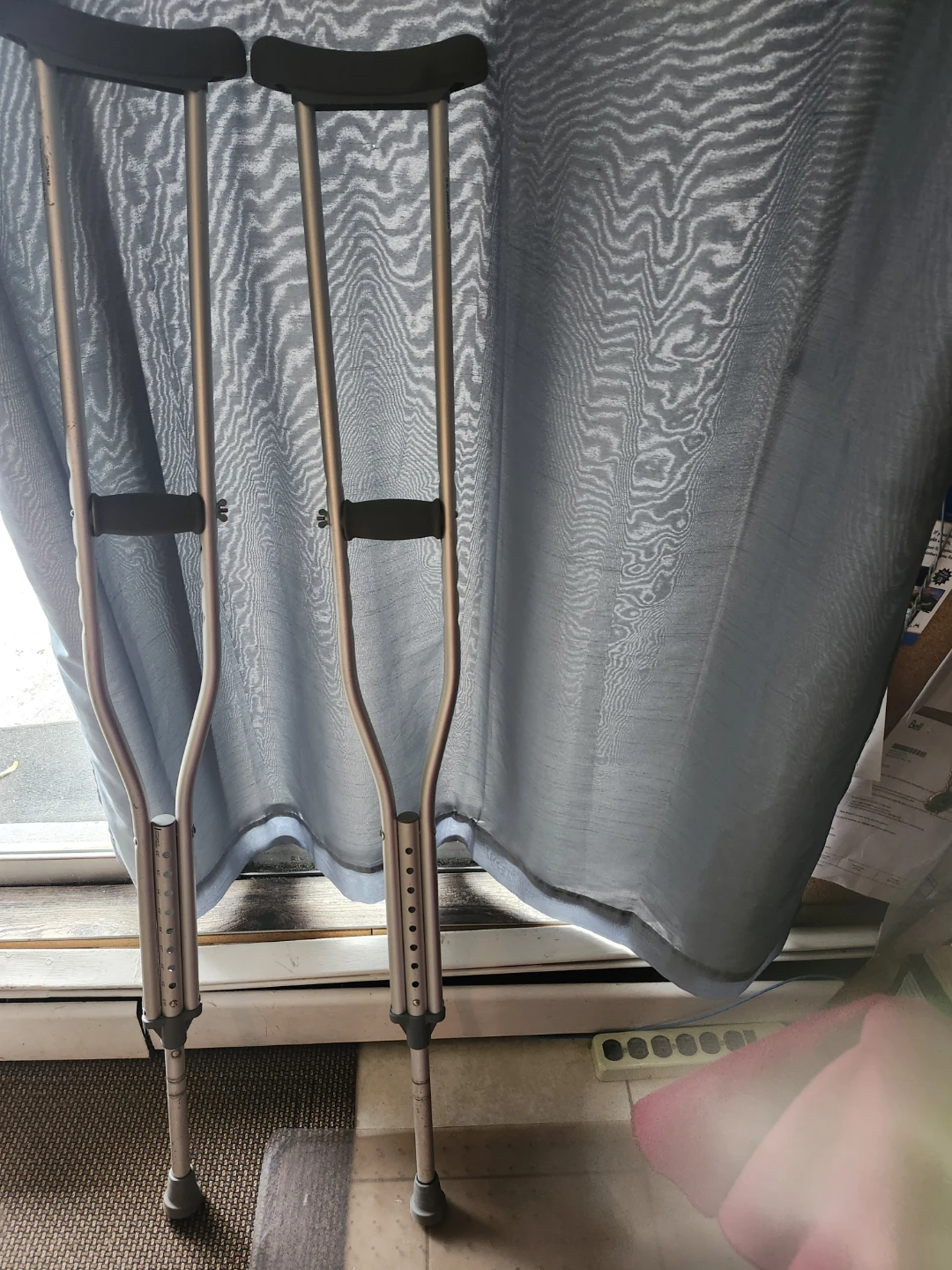 Adjustable Aluminum Crutches