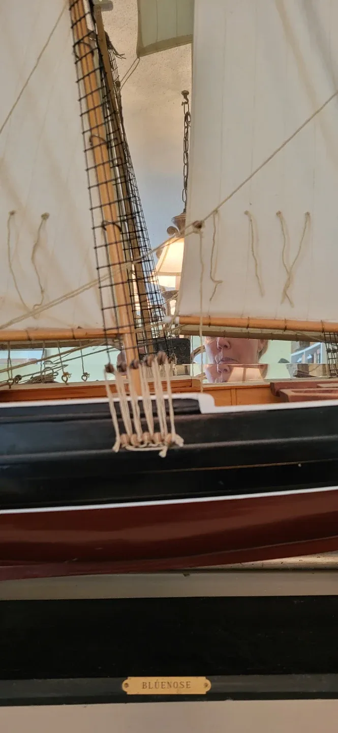 Bluenose Model Sailboat image indicator(3)