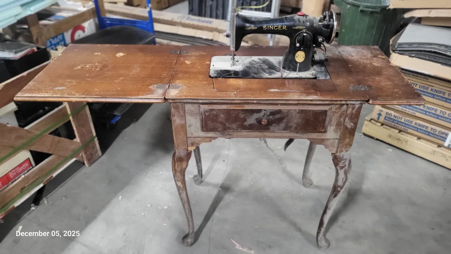 Singer Sewing Machine with Table