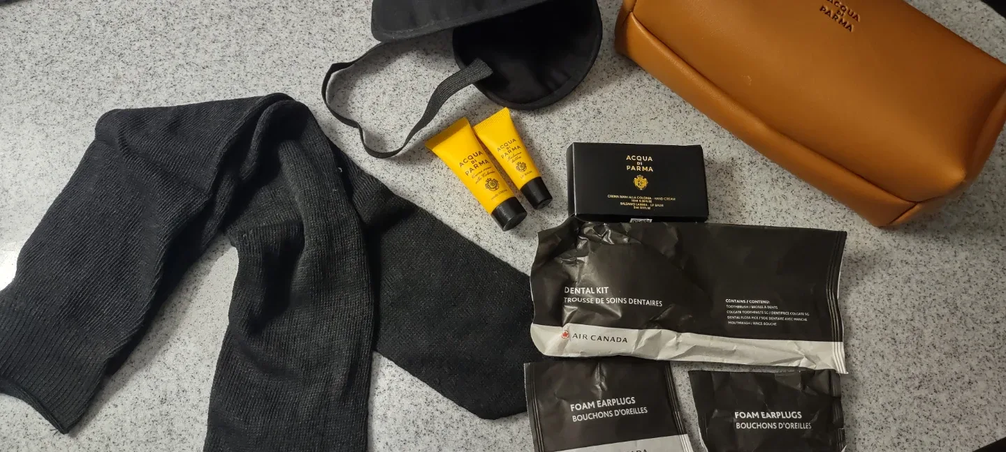 (NEW) Air Canada. Acqua di Parma Travel Kit - #Cleanout image indicator(8)
