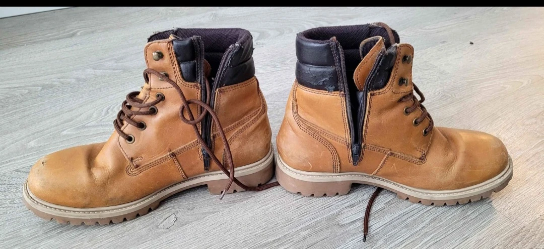 Tan Leather Ankle Snow Boots, Size 7.5