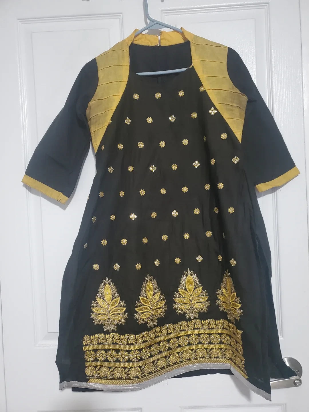 Women's Kurti Set ( tunic and shawl/dupatta)- Yellow & Black