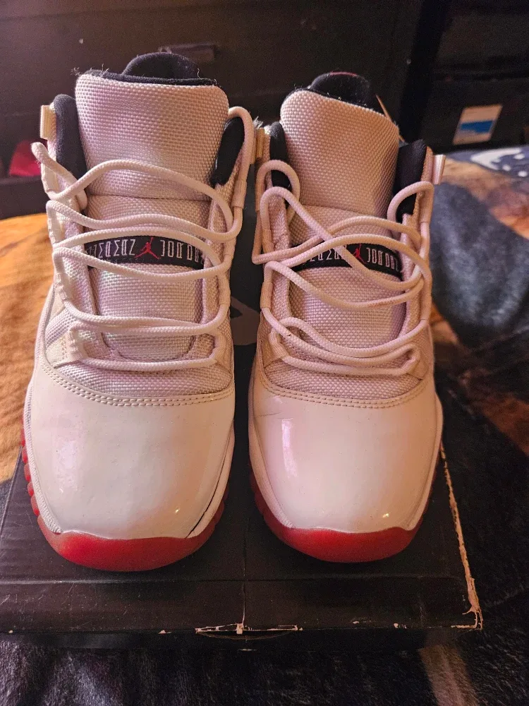 Air Jordan 11 Retro Low IE Size 6Y