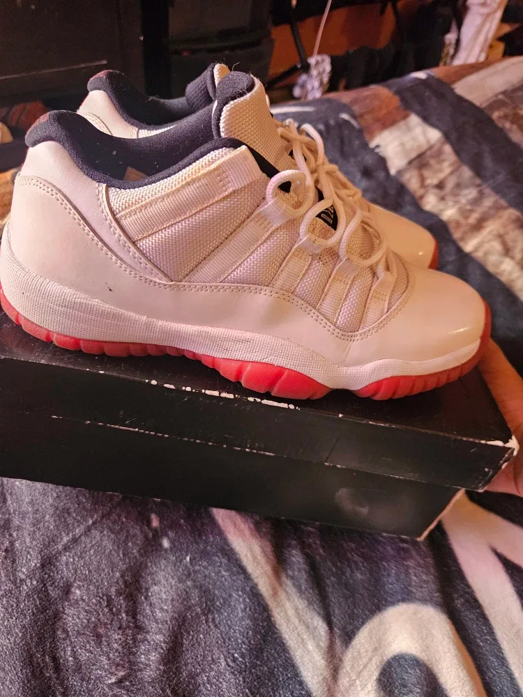 Air Jordan 11 Retro Low IE Size 6Y image indicator(2)