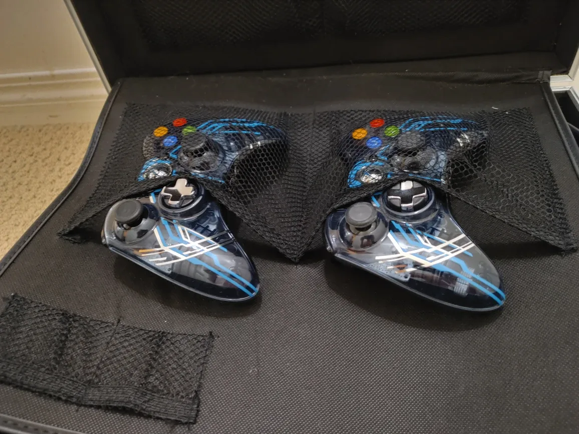 Xbox 360 Halo 4 limited edition console image indicator(3)