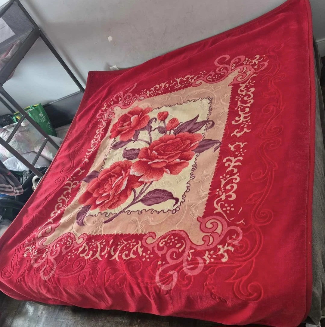 Red Floral Blanket - photo 2