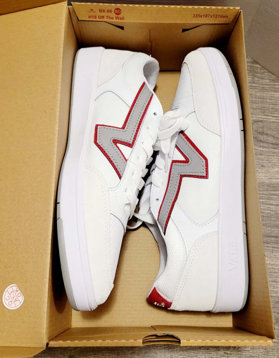 New Vans Court Skate Shoes - White/Red, With Box!