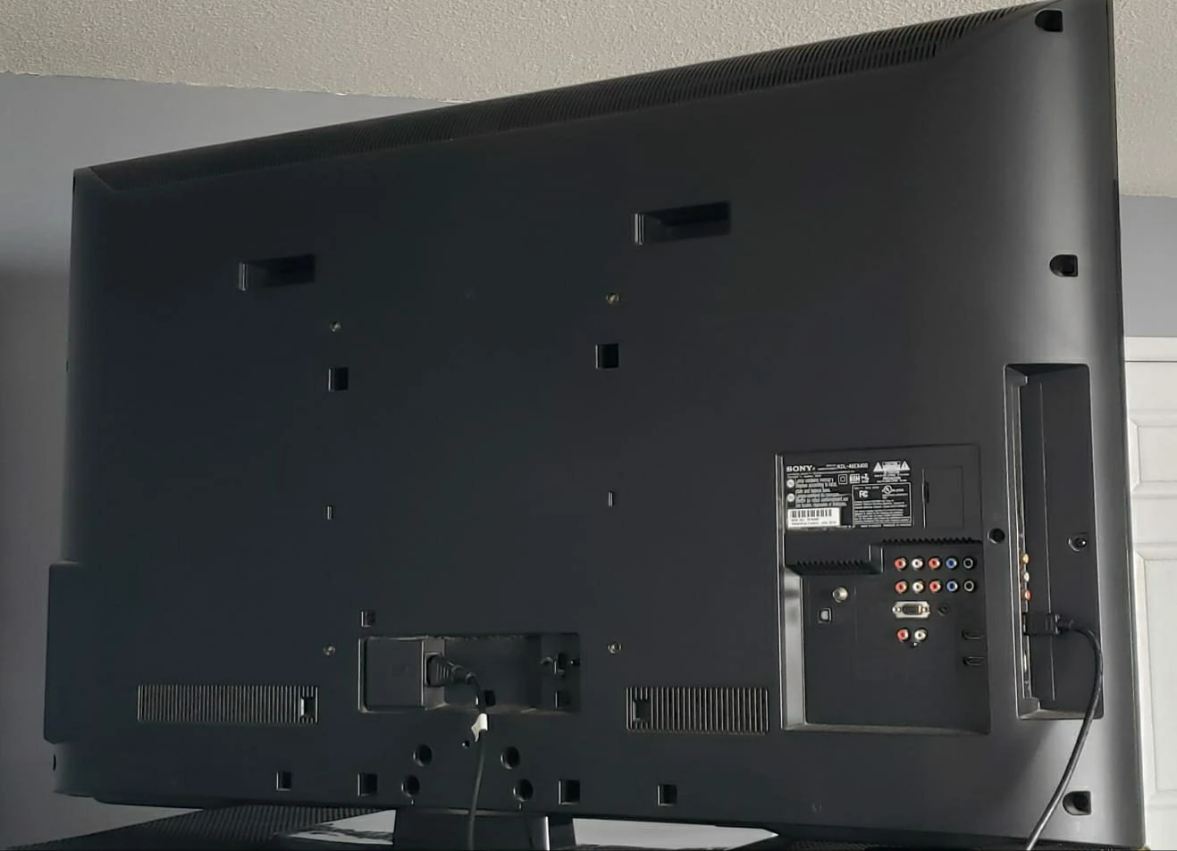 Sony Bravia KDL-46EX400 46" LCD TV + Remote - photo 2