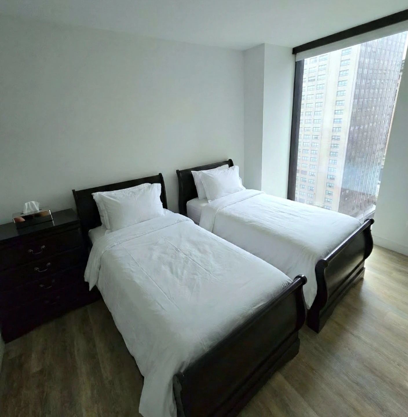 New 2B+2B+Den Furnished Streeterville Apt. with Top Amenities - photo 4