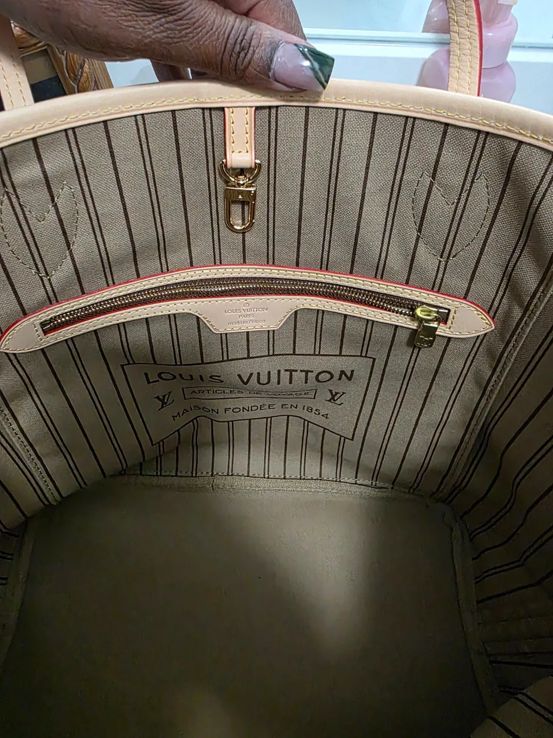 Louis Vuitton Neverfull MM Tote Bag image indicator(3)