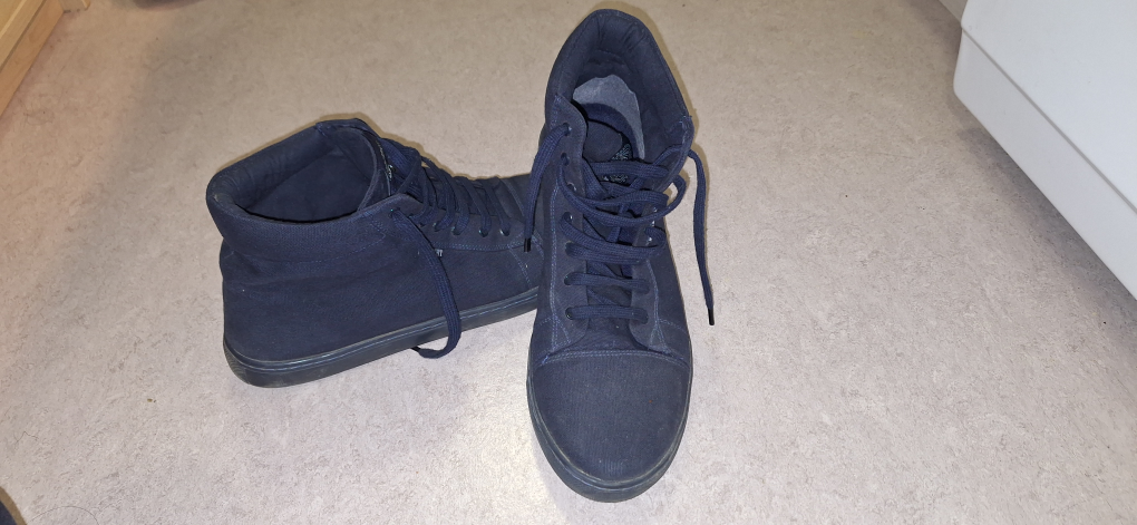 Roadster Life & Style Navy High-Top Sneakers - Size 11