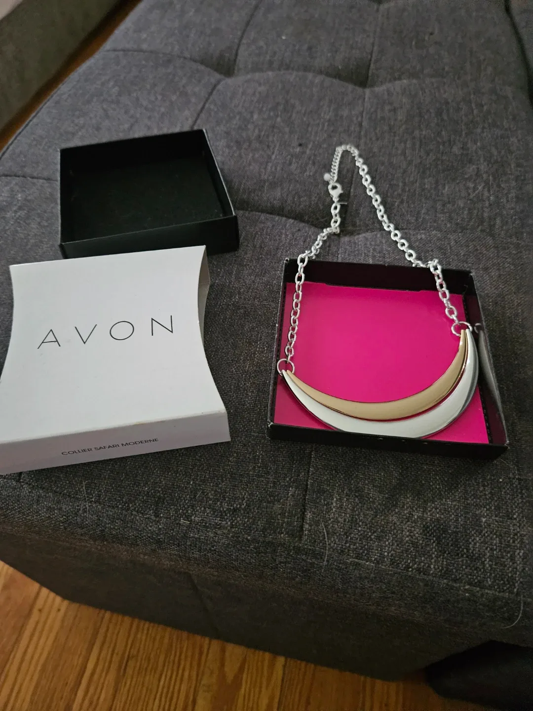 Avon Collier Safari Moderne Necklace
