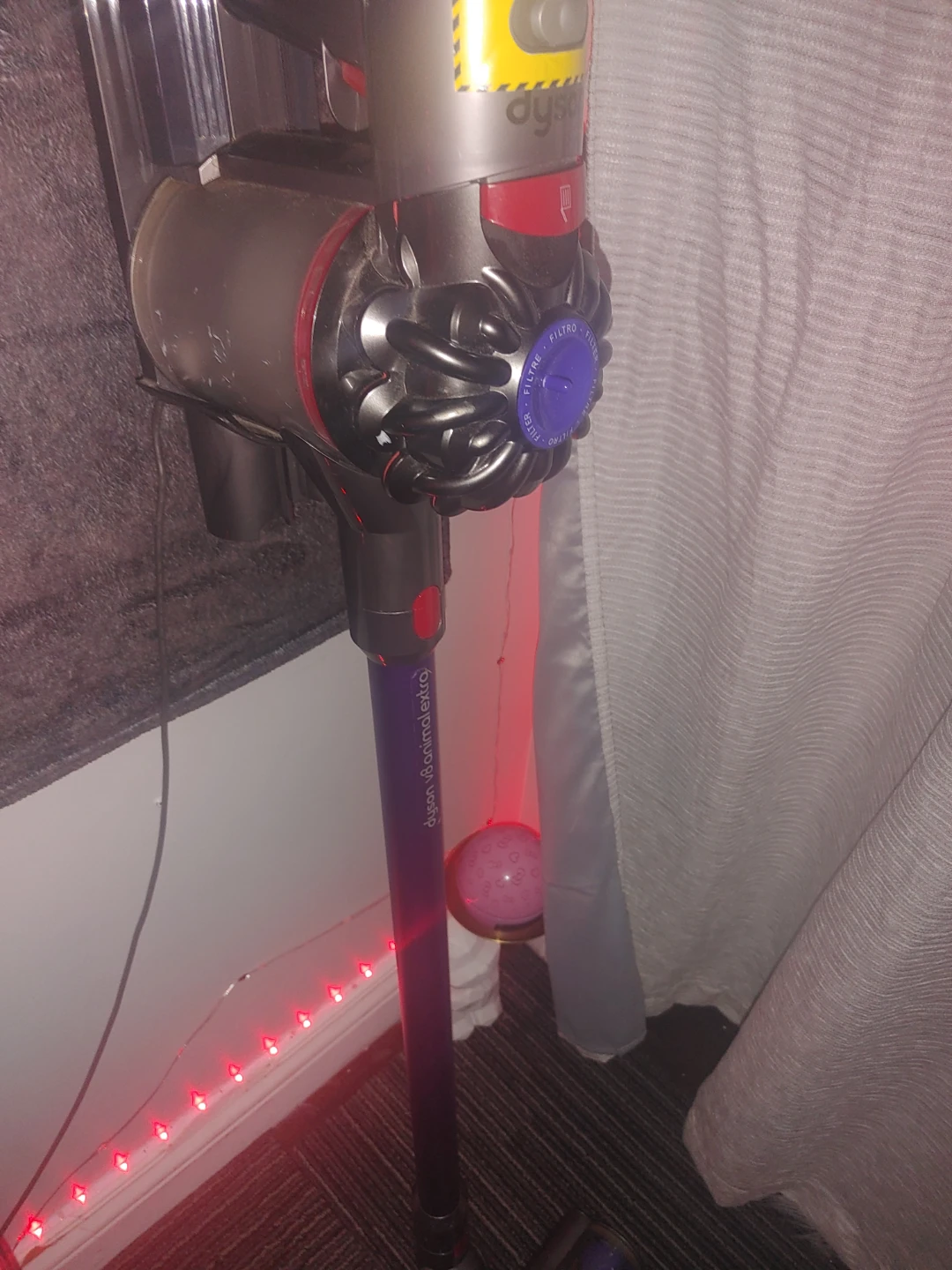 Dyson Cyclone V10 Extra Cordless Vacuum - photo 2