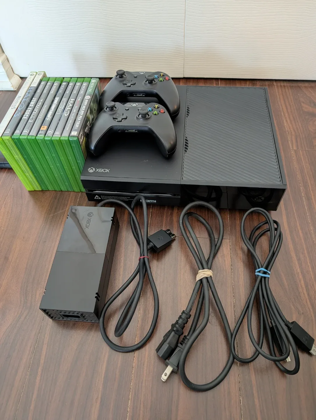 Xbox One Console + 10 Games + 2 Controllers
