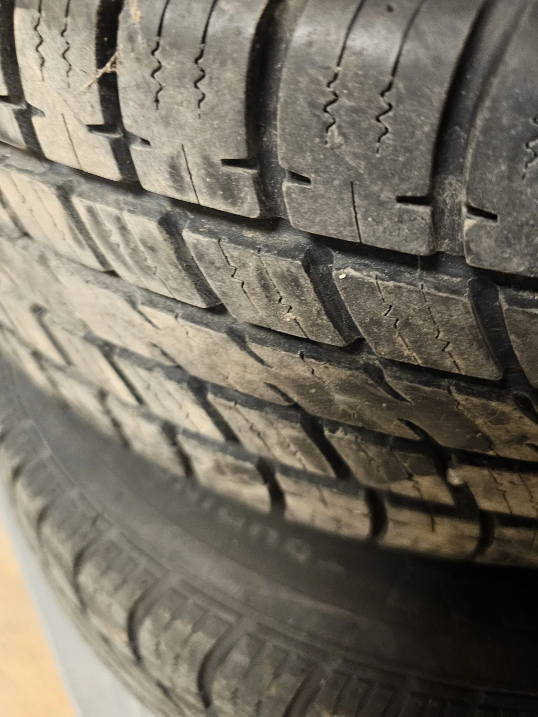 2X195/60/R15 uniroyal tiger paw Touring all season tires only 2 - photo 4