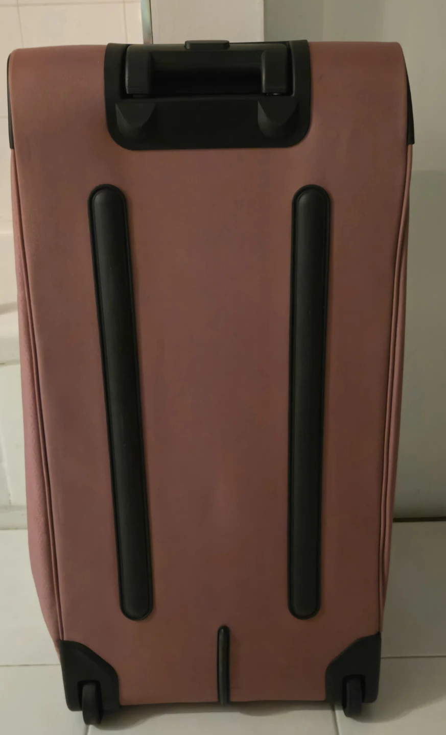 Brand new pink check in bag with wheels - photo 3
