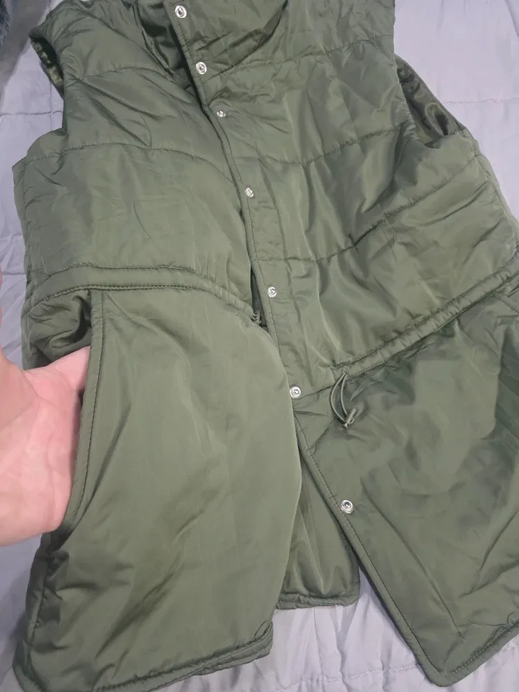 Army Green Puffer Vest - Size Medium image indicator(3)