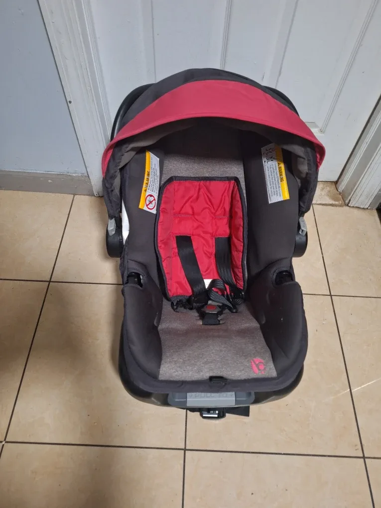 Baby Trend Infant Car Seat - Black/fuchsia