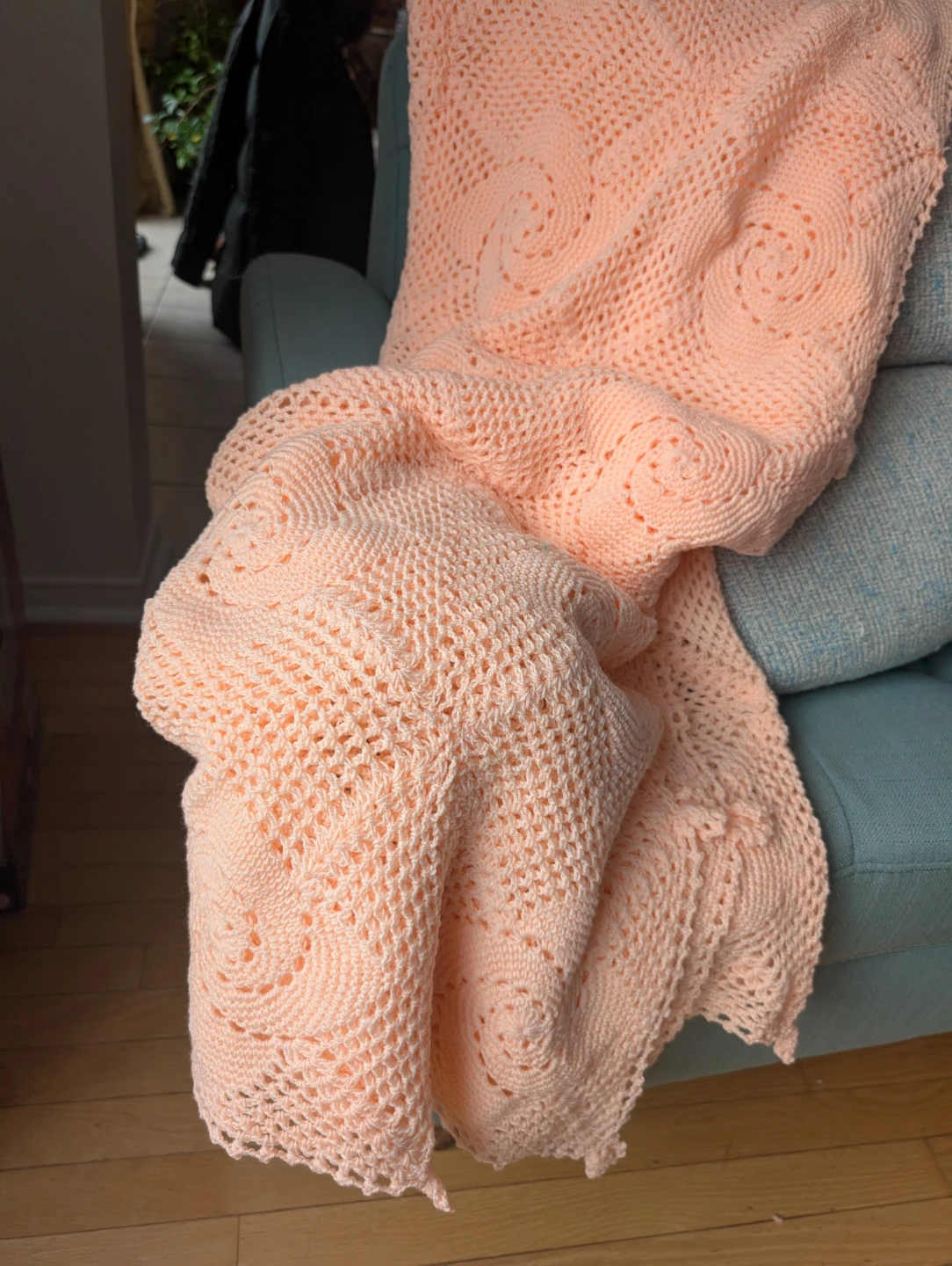 Vintage Handmade Crochet Bedspread – Soft Peach Color! 🧶✨