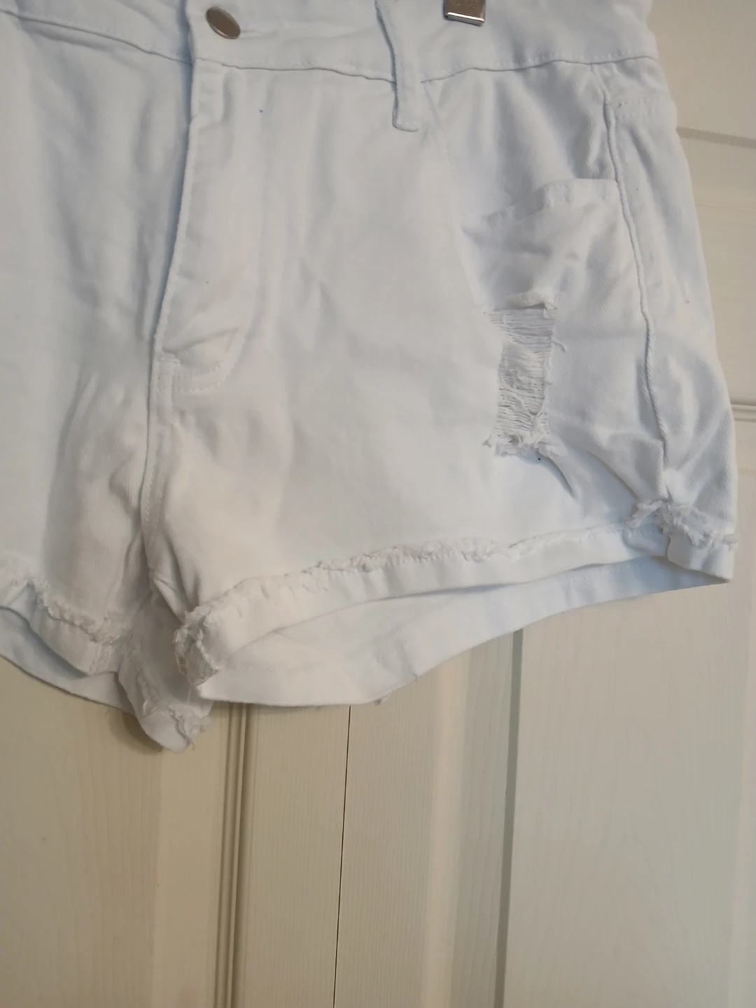 Classic white cotton denim distressed shorts, size XL - photo 5