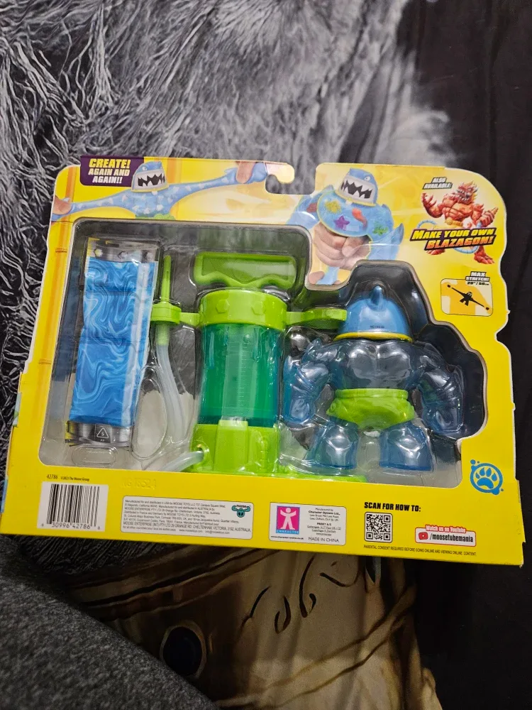 Goo Jit Zu Hero Creator Thrash Action Figure Kit image indicator(2)