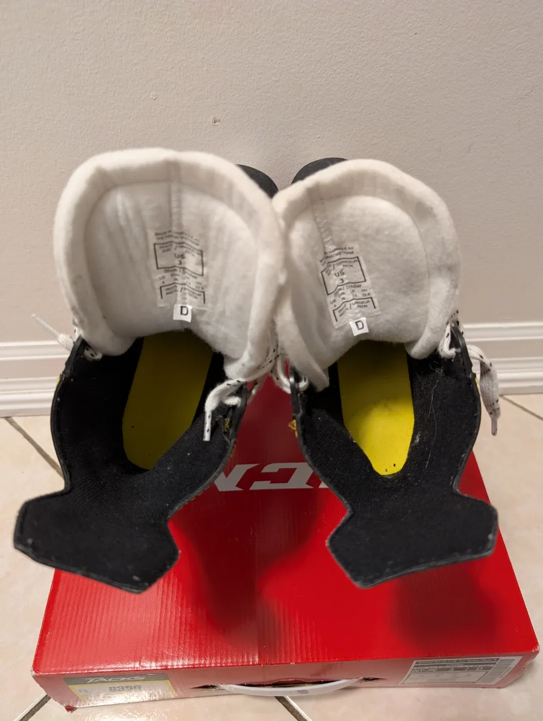 CCM Tacks 9350 Junior Ice Skates - Size 3D image indicator(8)