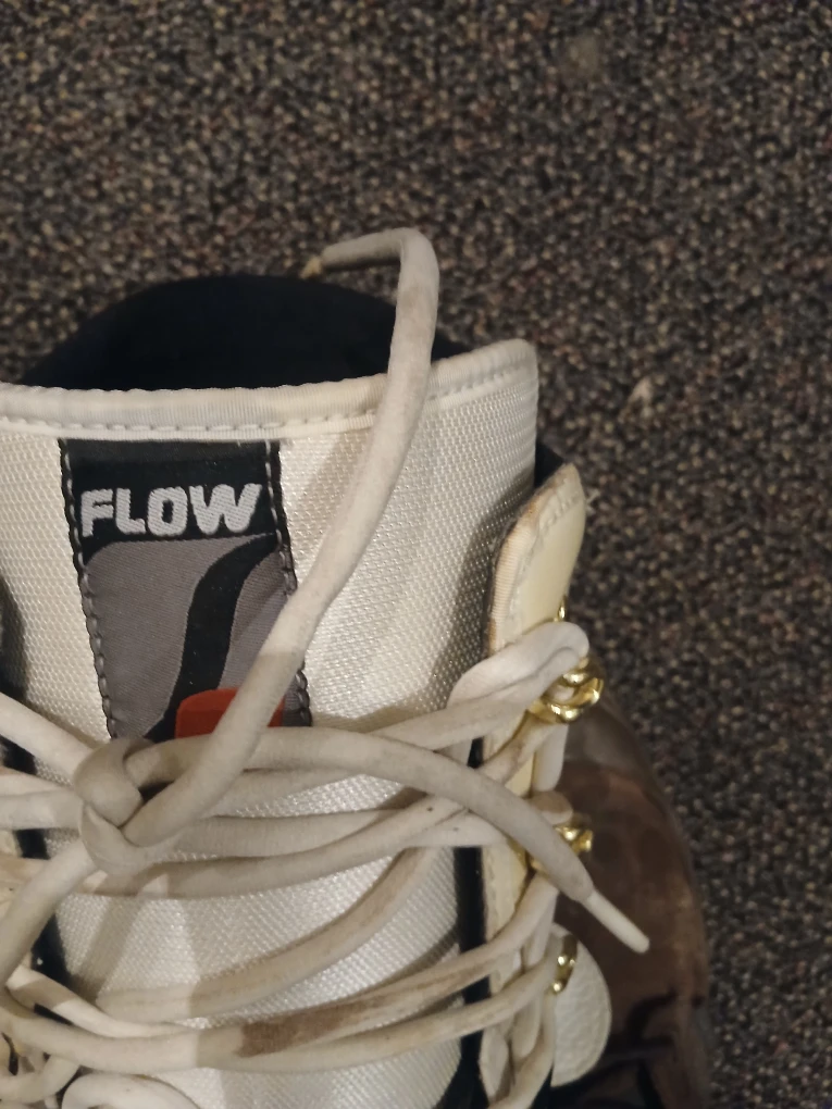 Nitro Shadow 62 Snowboard & Flow Boots size 11.5 - photo 2