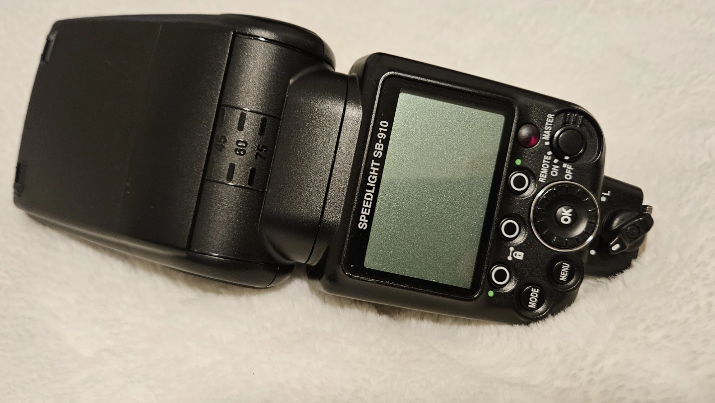 Nikon Speedlight SB-910 Flash - photo 2