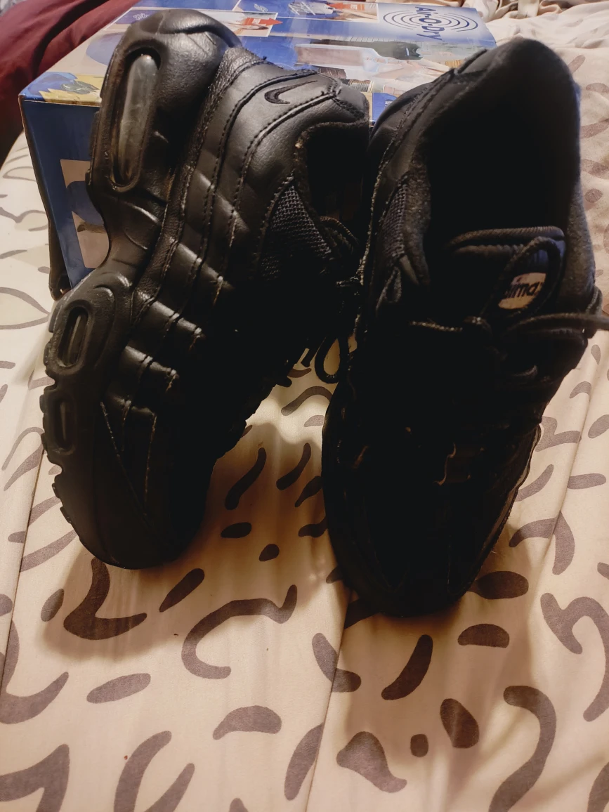#Cleanout Nike Air Max 95 Black Sneakers Size 4.5Y used - photo 2