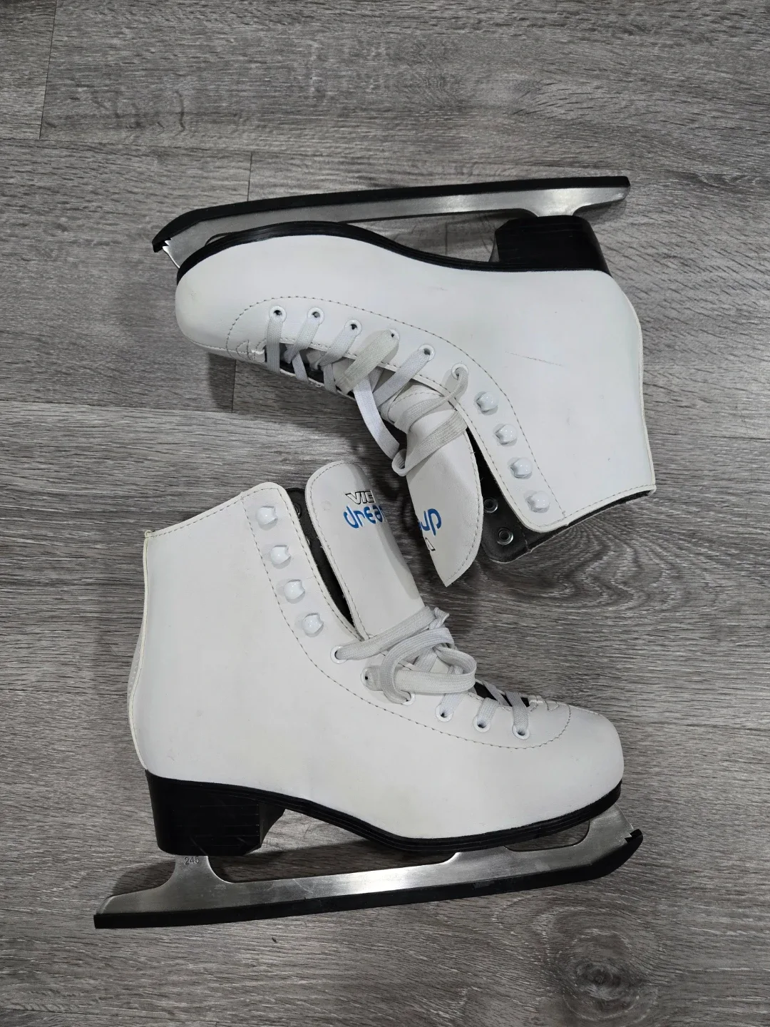 Vic Dream White Ice Skates - Size 6