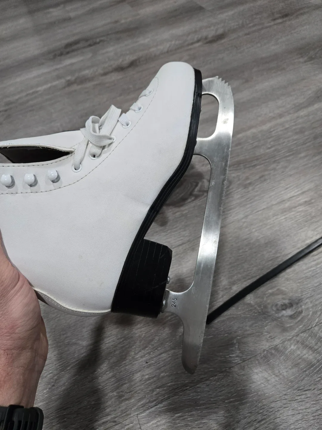 Vic Dream White Ice Skates - Size 6 image indicator(3)