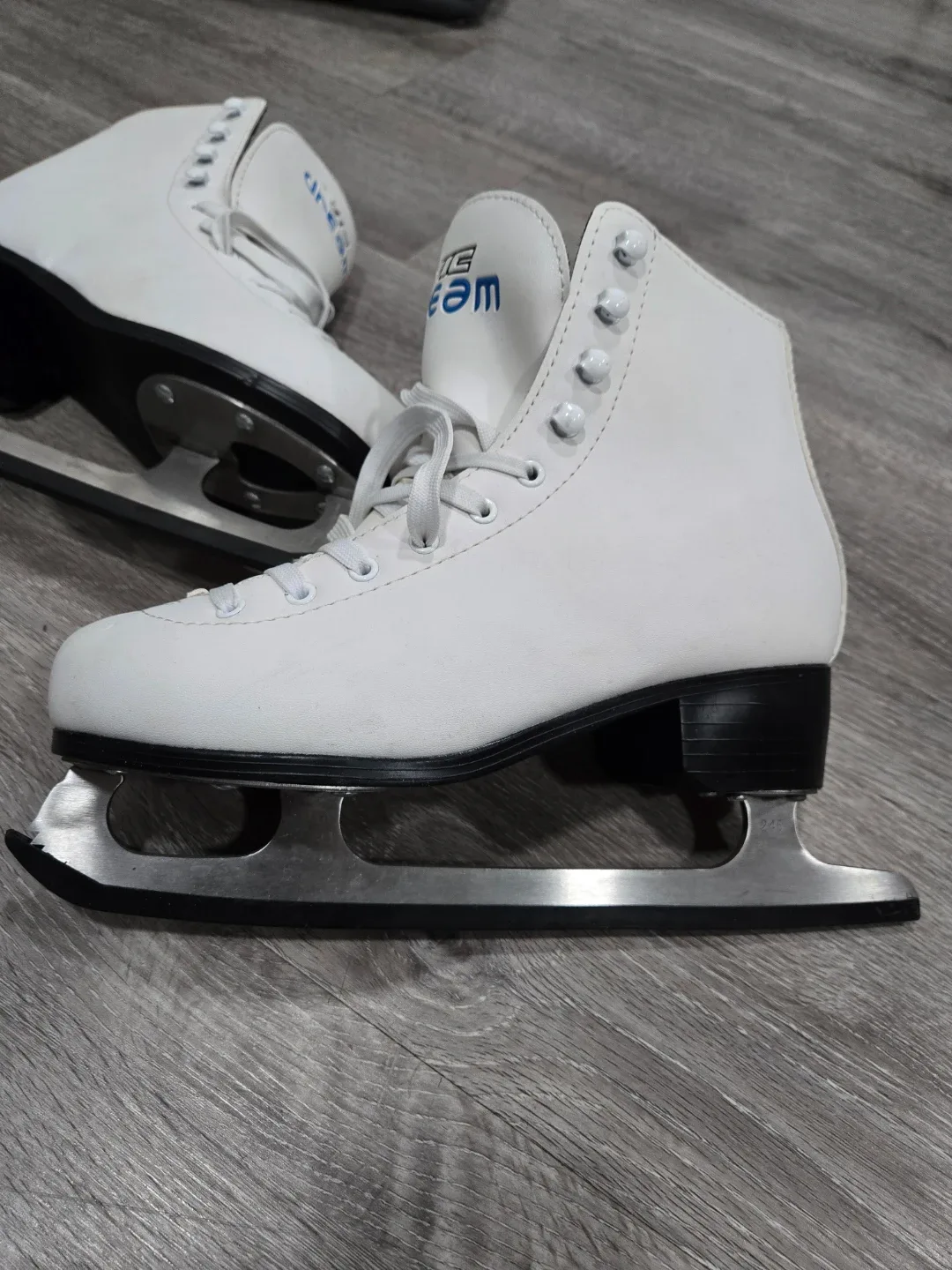 Vic Dream White Ice Skates - Size 6 image indicator(5)