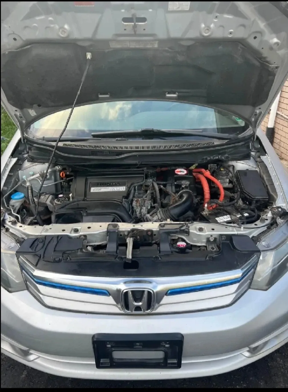 Honda Civic Hybrid - Silver Sedan image indicator(5)