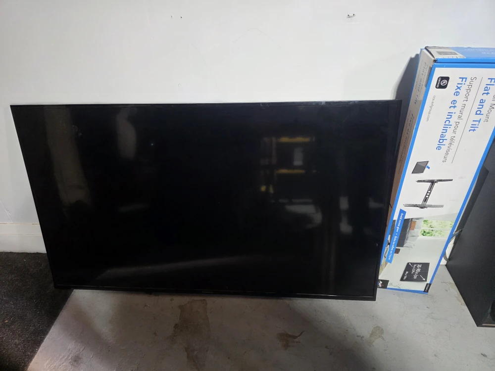 50inch TV+ Xbox Series X 1TB SSD Console Bundle - photo 2