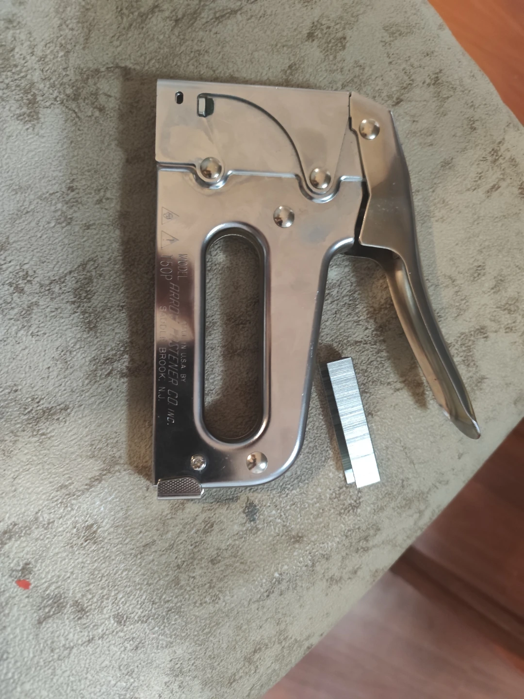 Arrow T50 Staple Gun & 9/16" Staples 🥕