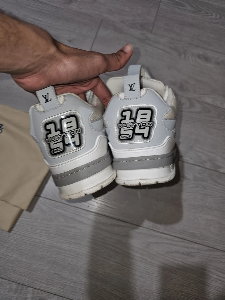 Louis Vuitton sneakers - Size 11 - photo 2