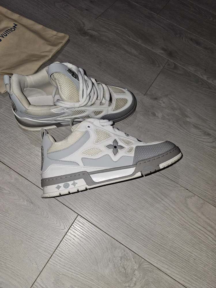 Louis Vuitton sneakers - Size 11 - photo 3