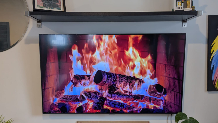 Samsung 50" 4K HDR Smart LED TV with wall bracket and TV stand