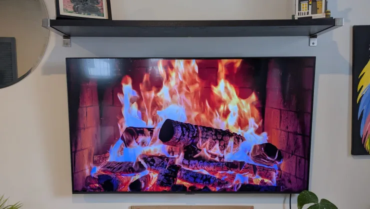 Samsung 50" 4K HDR Smart LED TV with wall bracket and TV stand