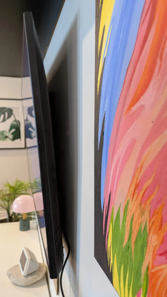 Samsung 50" 4K HDR Smart LED TV with wall bracket and TV stand image indicator(4)