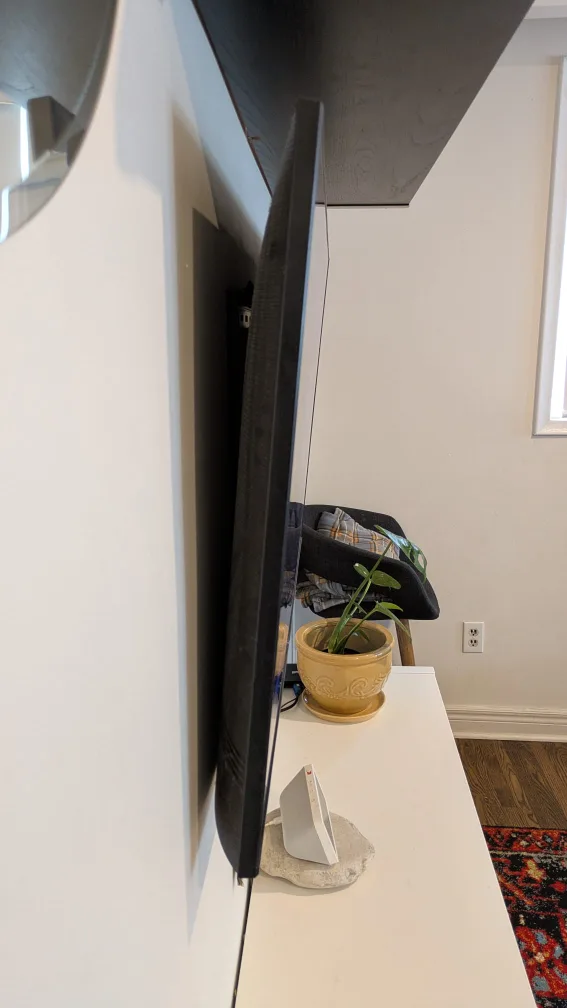 Samsung 50" 4K HDR Smart LED TV with wall bracket and TV stand image indicator(5)