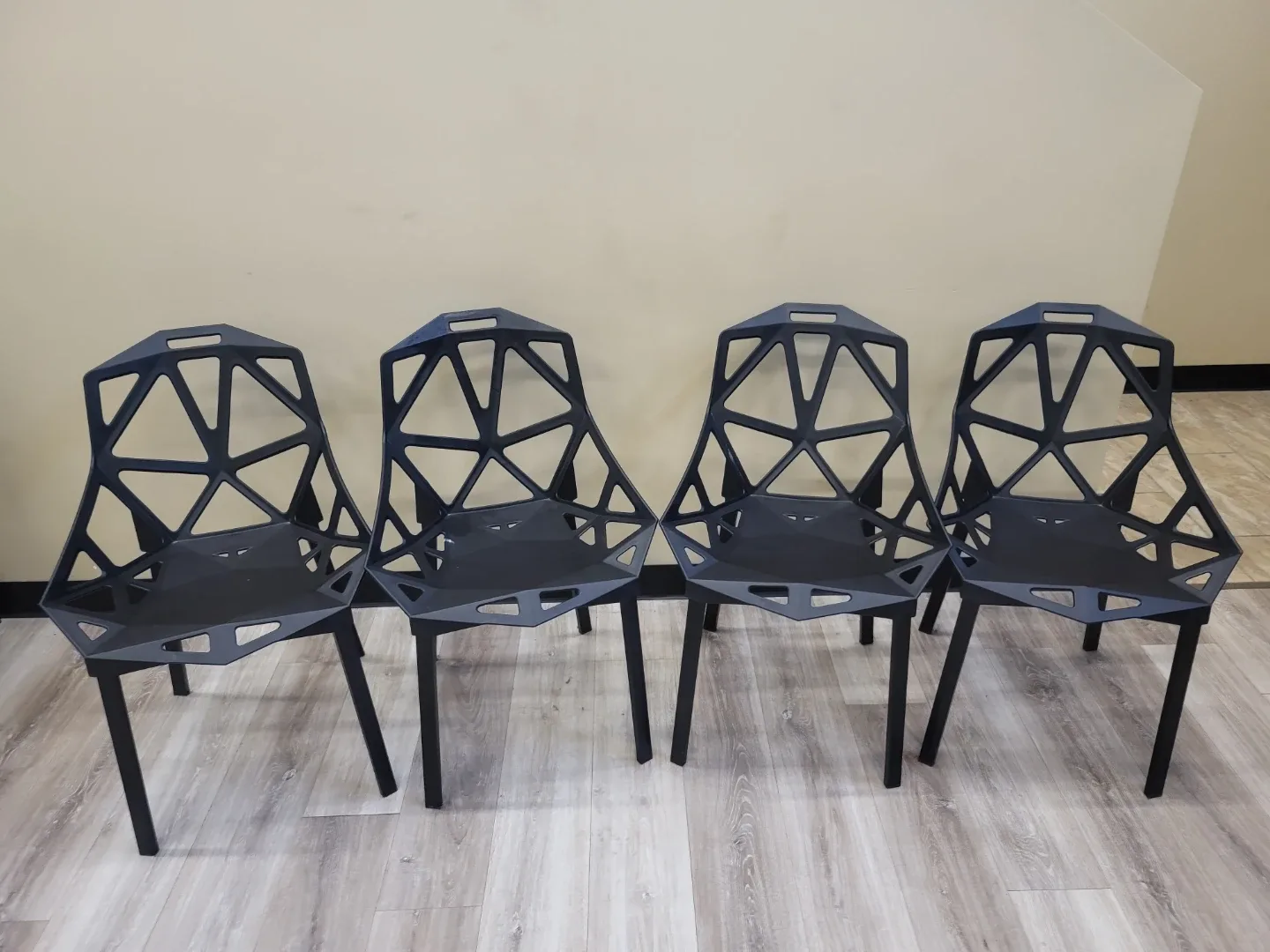 Set of 4 Black Modern Chairs